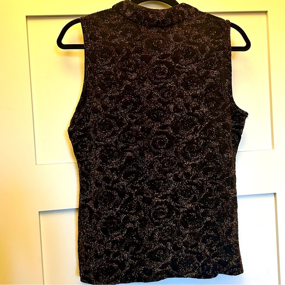 Black and golden top - Picture 2 of 4